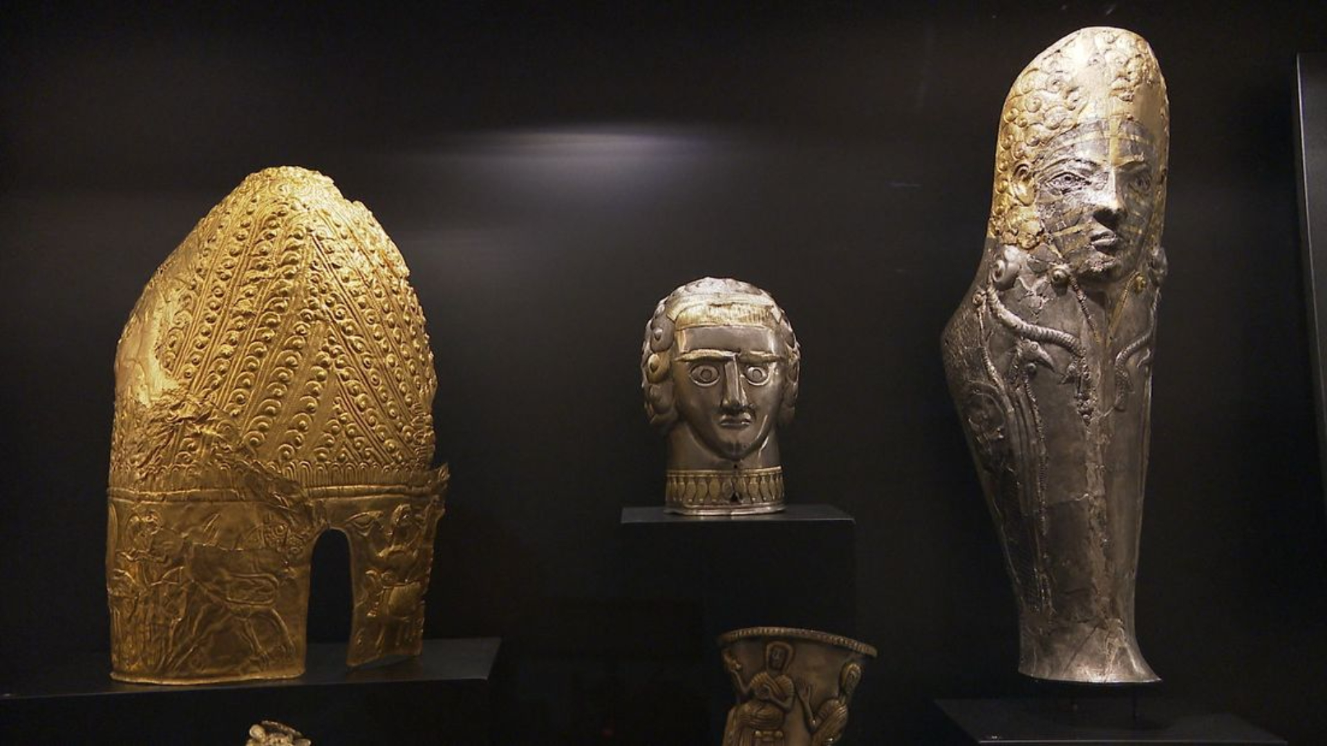 Ancheta: Hoții din Drents ar fi vrut și coiful Cucuteni-Băiceni