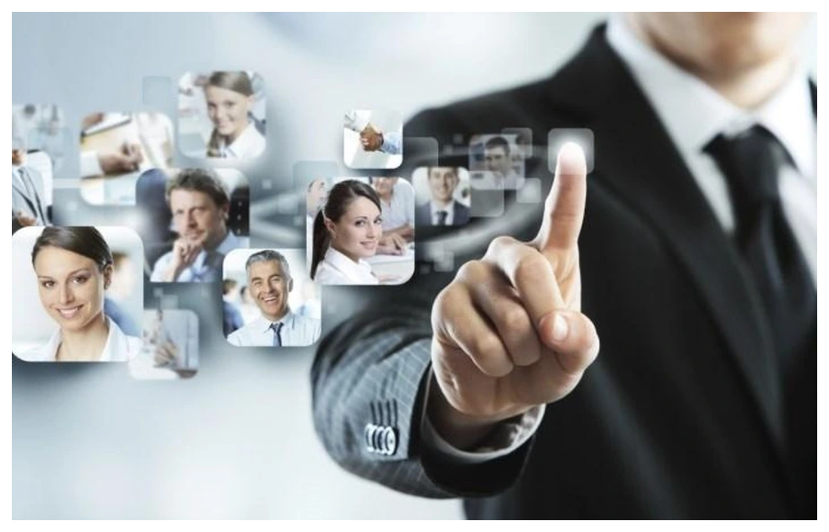 EJobs: Cât de des folosesc angajații inteligența artificială și în ce scopuri?