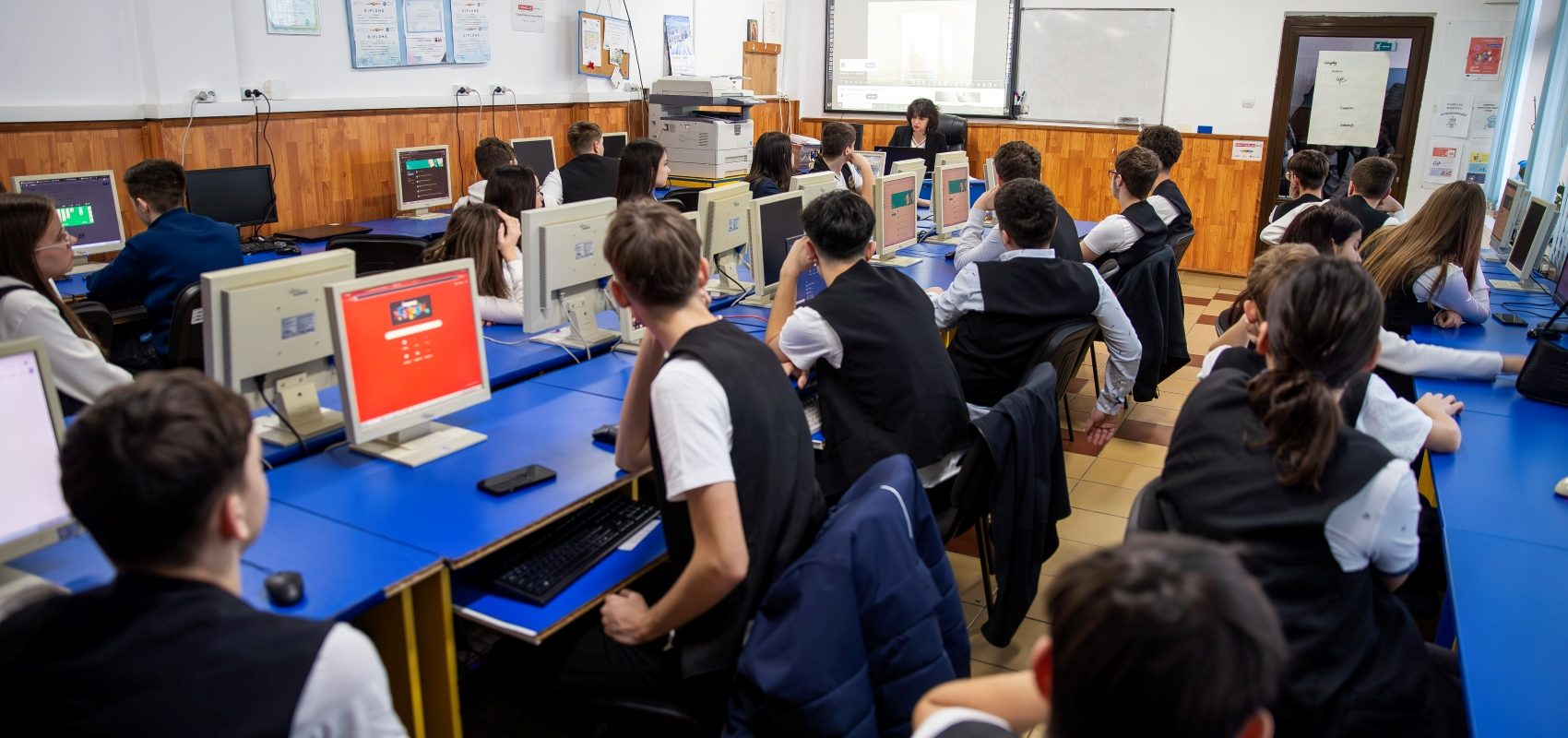 ȘCOLILE din Los Angeles, REVOLUȚIE: Timp LIMITAT la tablete pentru elevi