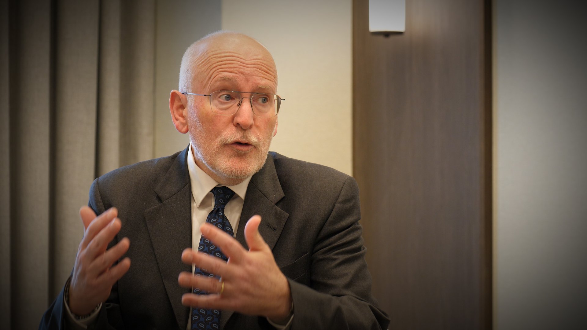 Fostul oficial european Frans Timmermans a discutat despre justiție, energie și prețuri în contextul românesc, cu puțin timp înainte de numirile importante în sistemul procurorilor