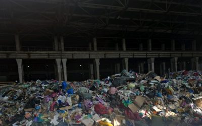 Deșeuri, tone de amenzi: Garda de Mediu București dă năvală la Hala Laminor