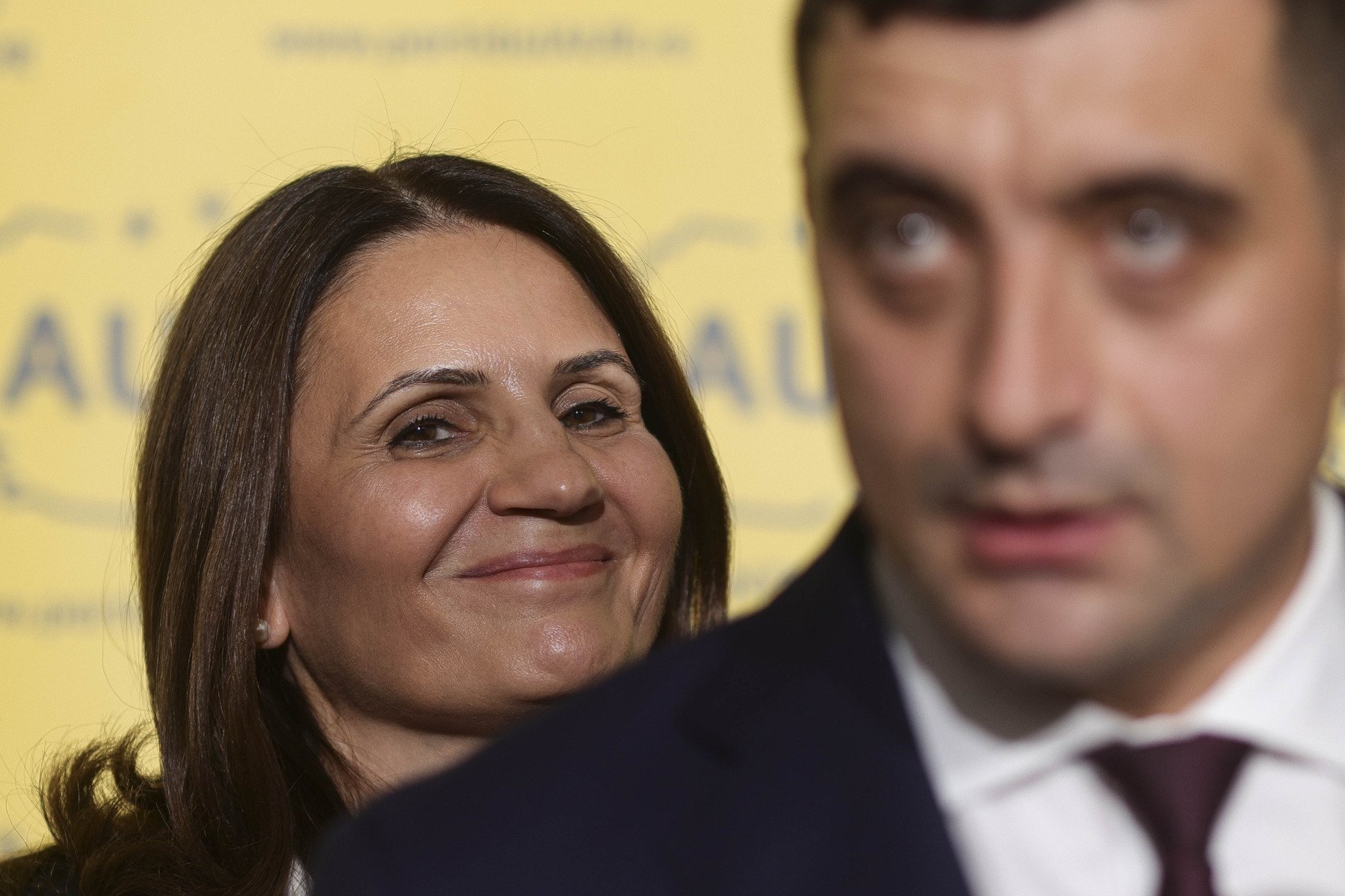 Lovitura de stat: Mișcările continuă