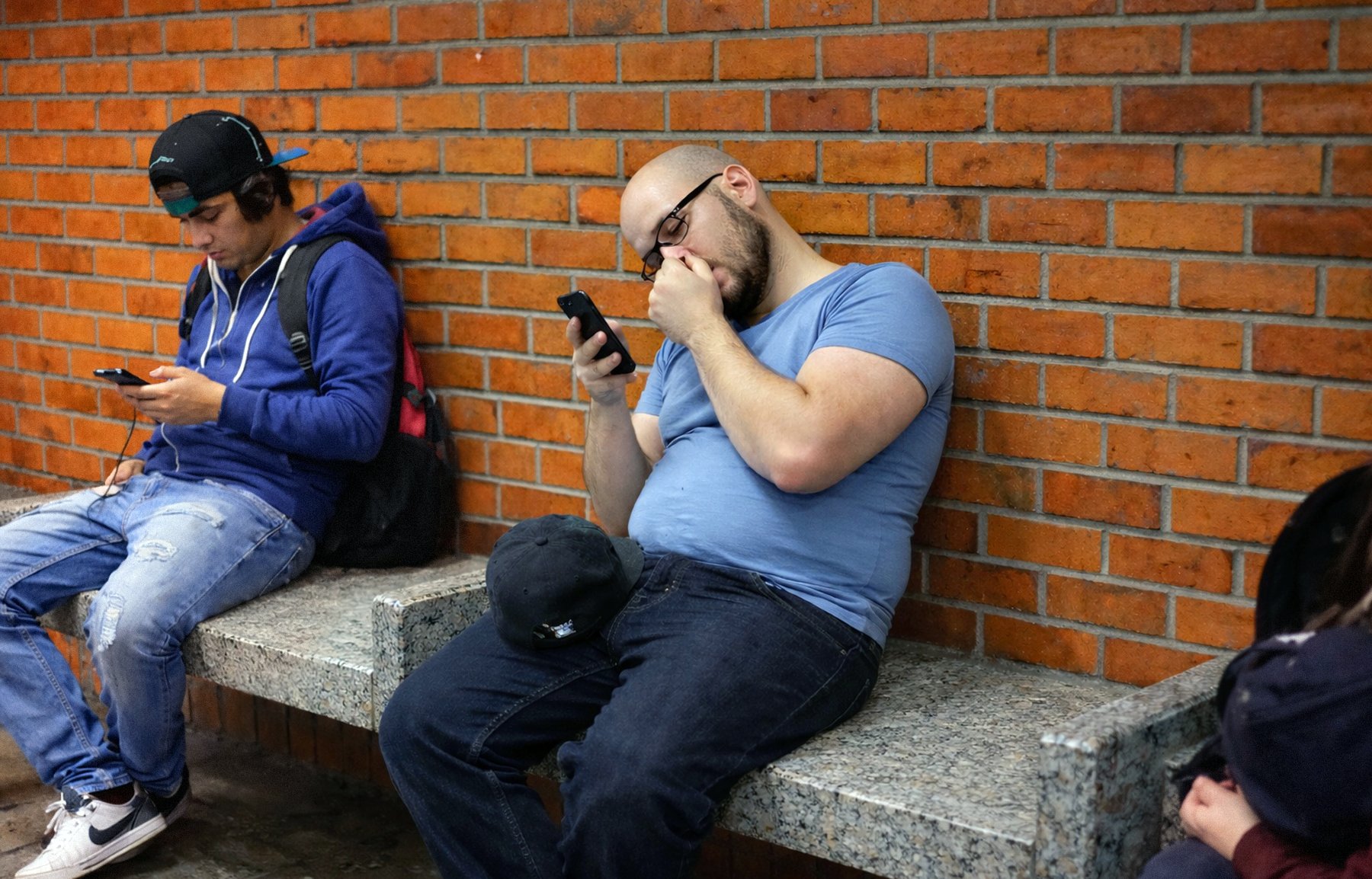 Scobitul în nas, potențial factor de risc pentru Alzheimer? Un studiu recent sugerează o posibilă legătură între obiceiul de a te scobi în nas și riscul de a dezvolta boala Alzheimer