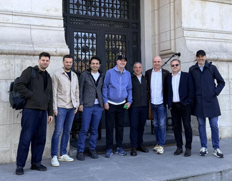 Dragoș Petrescu (City Grill) și Radu Savopol (5 to go), la discuții cu Ciucu despre terase