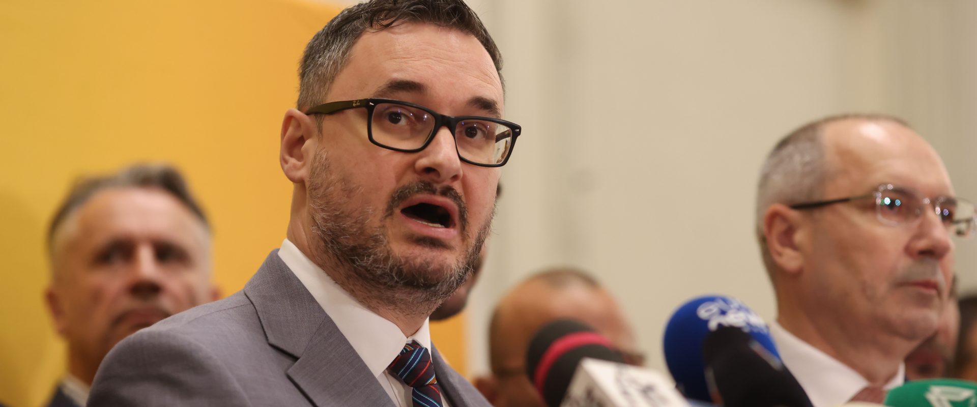 AUR: Scandal cu bătaie la scena politică. Membru, reacție violentă după ceartă cu Tănasă