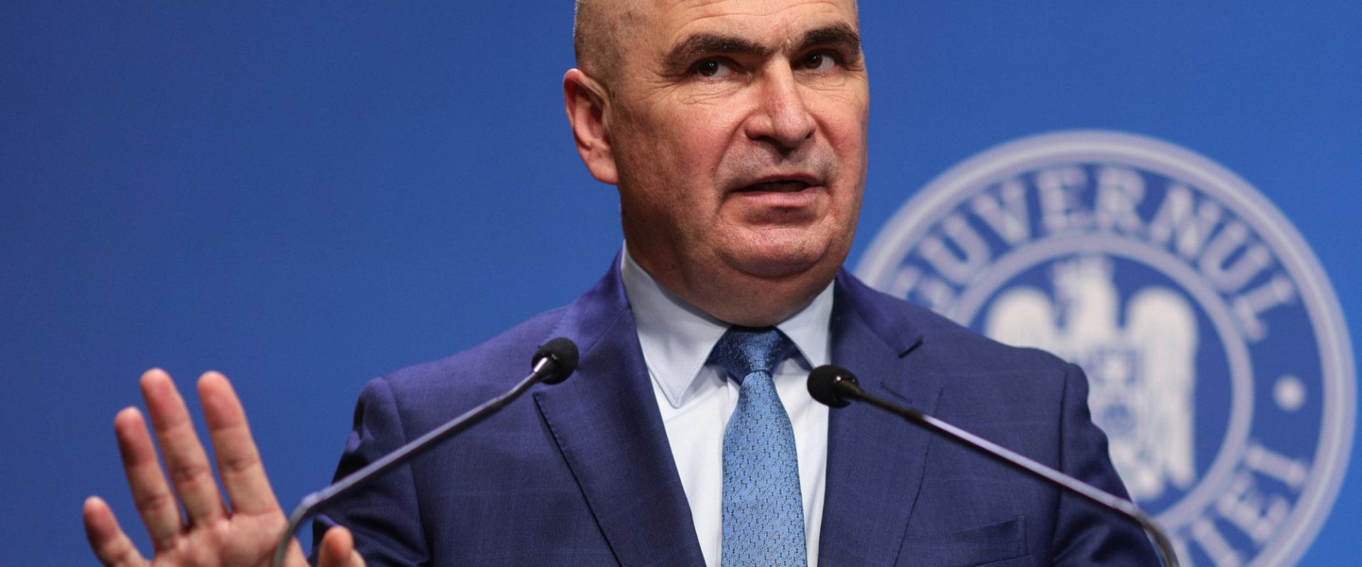 Omul lui Băsescu, verdict dur pentru Bolojan: „Cheltuim ce n-avem!”