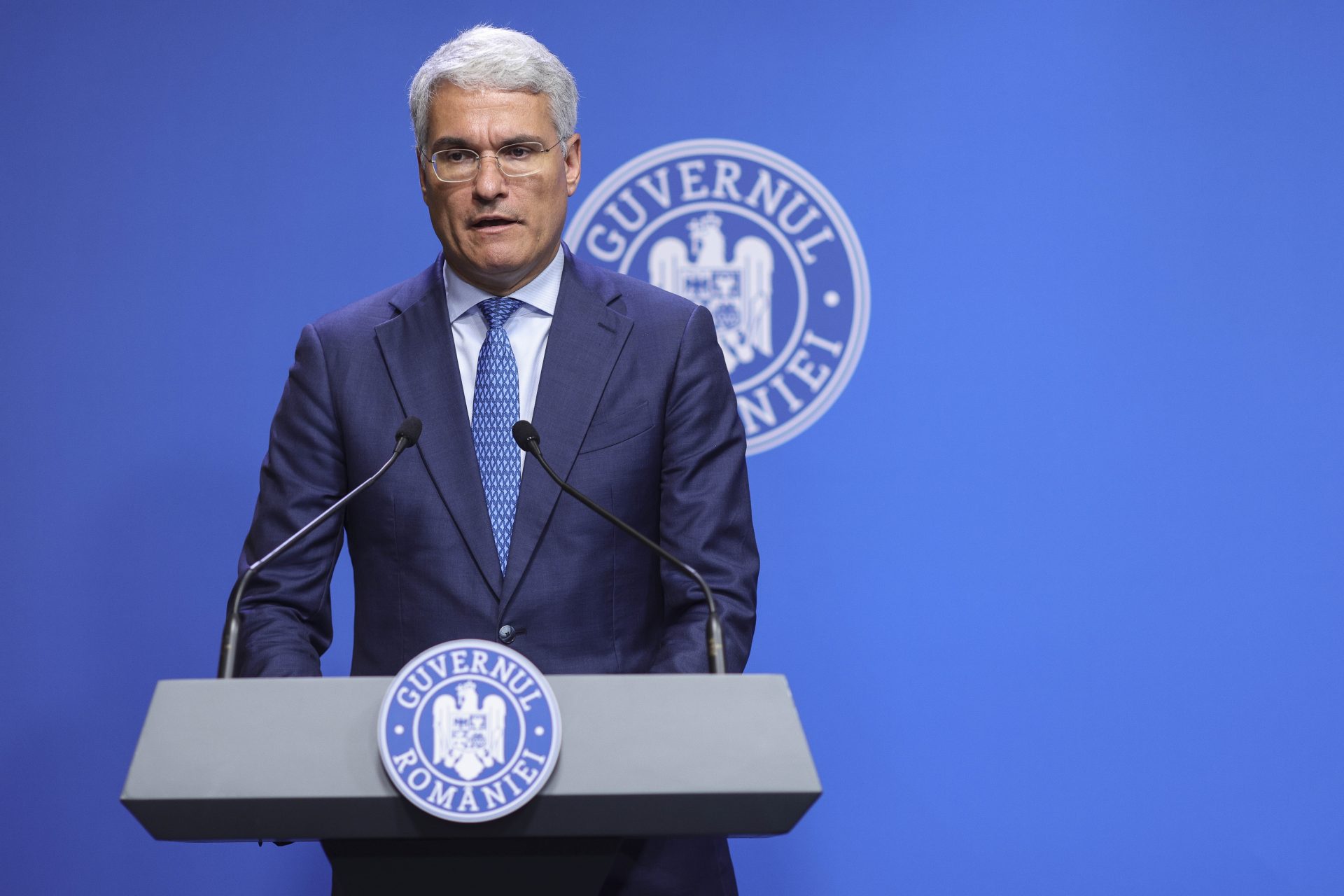 O treime din jaloanele din PNRR sunt în pericol: România riscă penalități de sute de milioane de euro Aproximativ o treime din investițiile și reformele asumate de România prin Planul Național de Redresare și Reziliență (PNRR) sunt în prezent în pericol de a nu fi implementate la timp, a anunțat, joi, ministrul Investițiilor și Proiectelor Europene, Dragoș Pîslaru