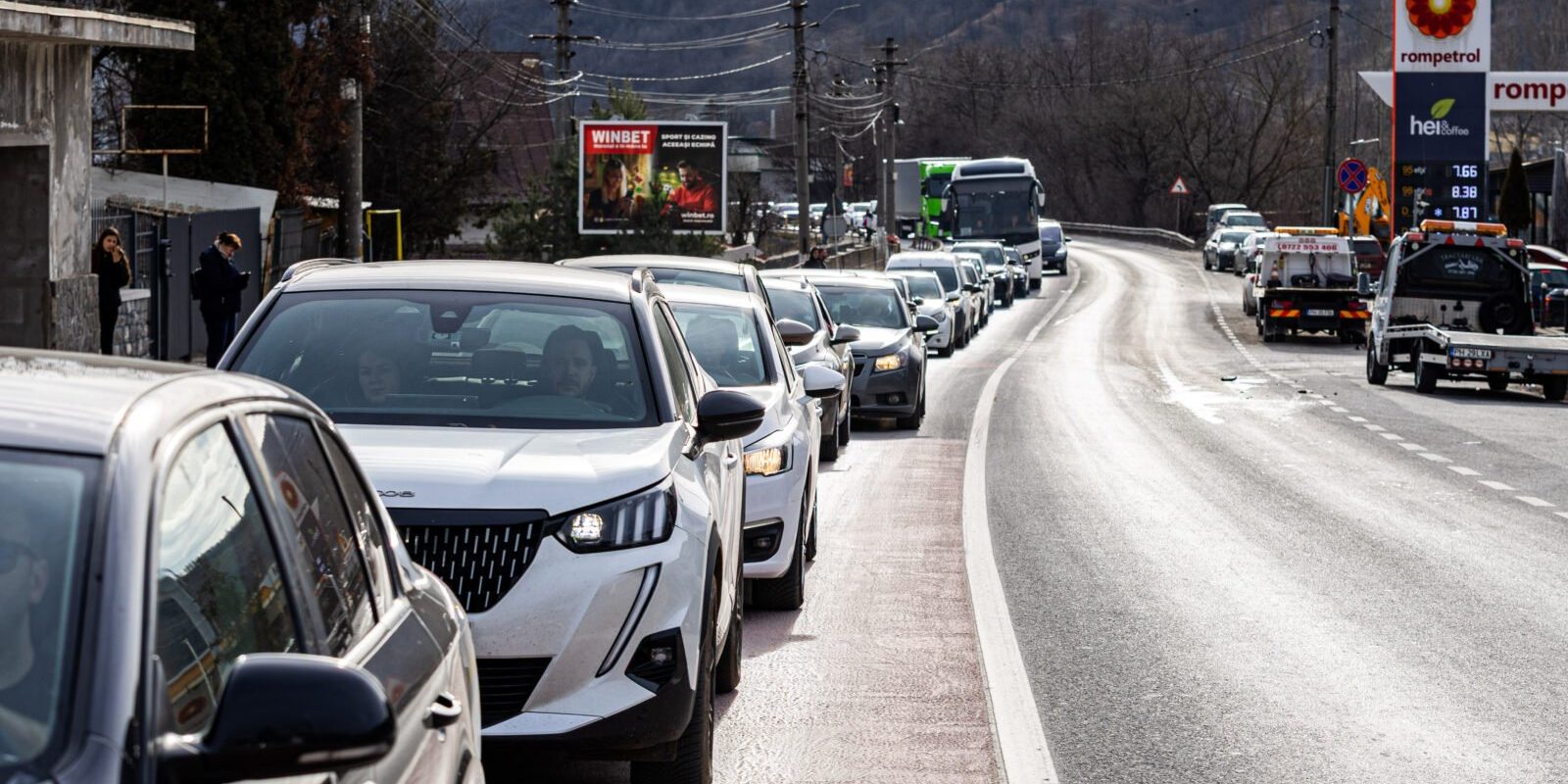 Aglomerat pe DN1: Cozi de la Predeal. Poliția cere rute ocolitoare
