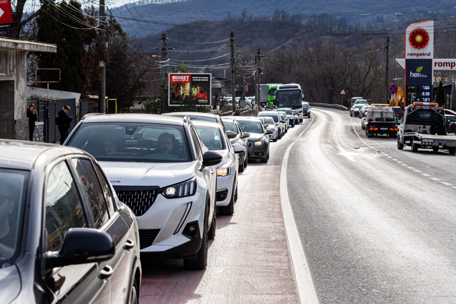 Aglomerat pe DN1: Cozi de la Predeal. Poliția cere rute ocolitoare