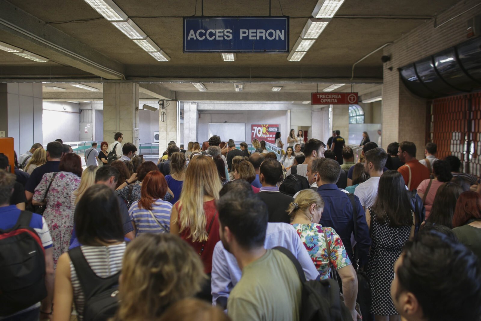 Metrorex scumpește călătoria cu metroul cu până la 50%, în contextul unei crize a combustibilului, după ce compania a fost implicată într-un scandal legat de trenurile noi