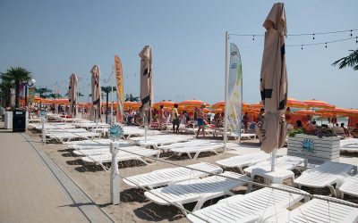 Șezlongurile ilegale, eliminate de pe plaje: Reacția dură a operatorilor