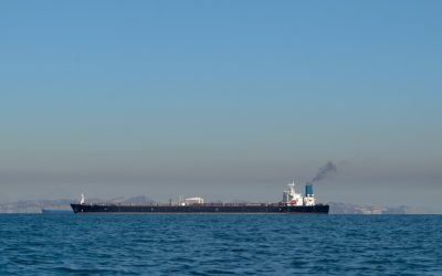 Trump, la „poarta petrolului”: Iranul relaxează accesul în Ormuz