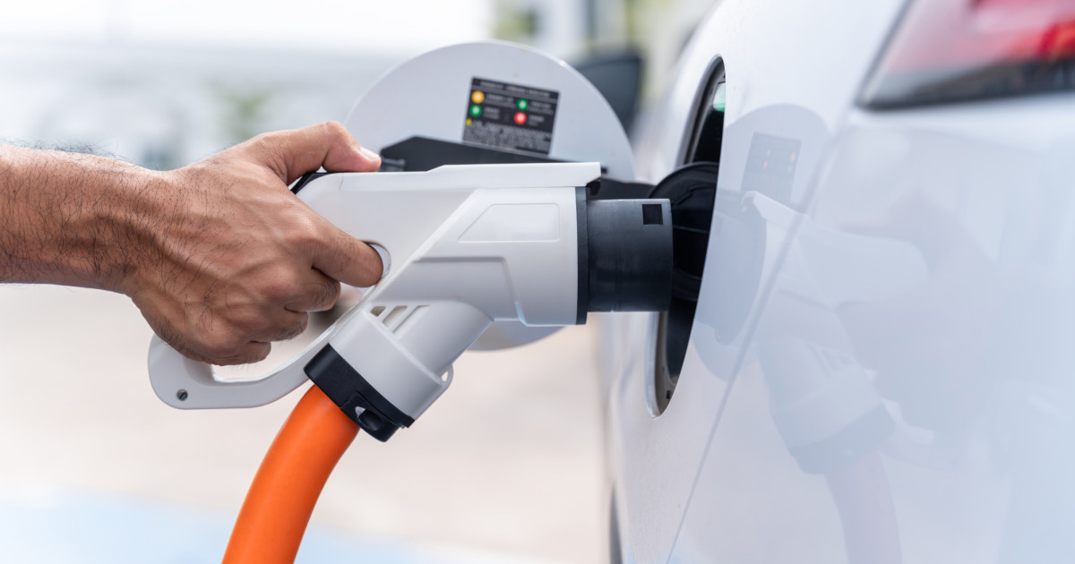 Explozie electrică în UE: Scumpirea benzinei a umflat vânzările. Ce face România