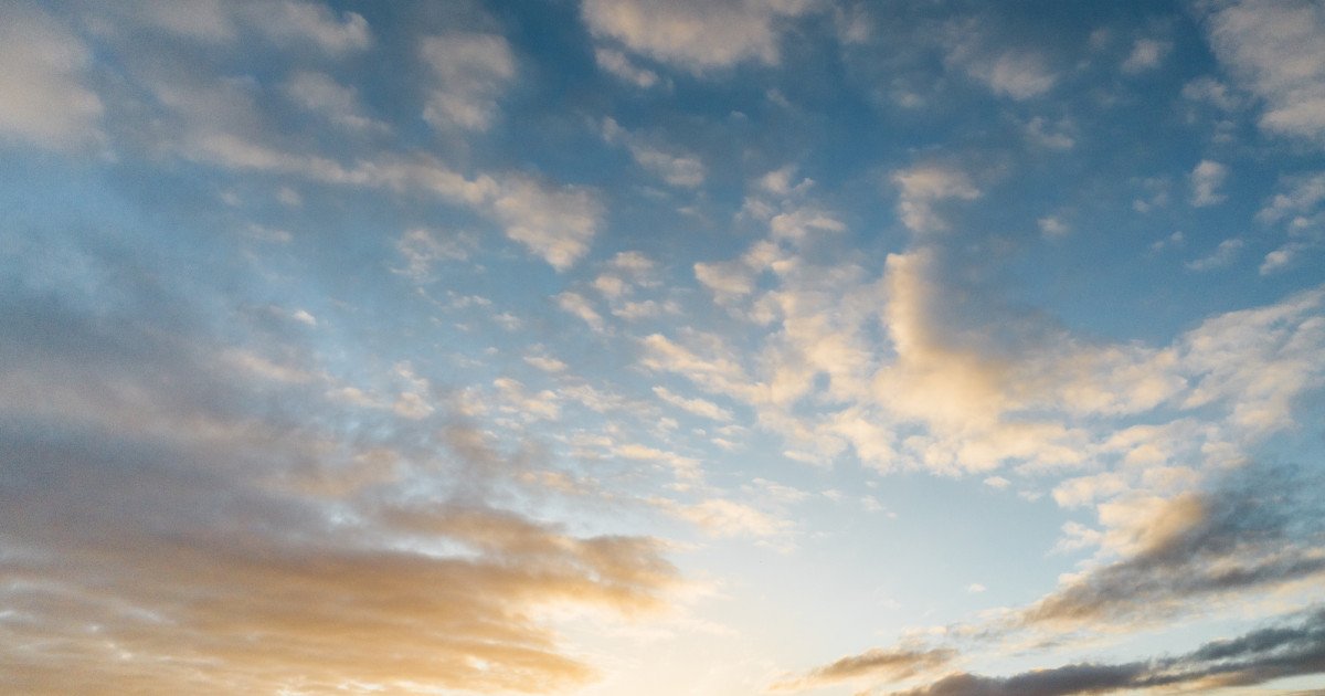 București, vreme blândă cu soare, dar Cod Galben de vânt în Caraș-Severin