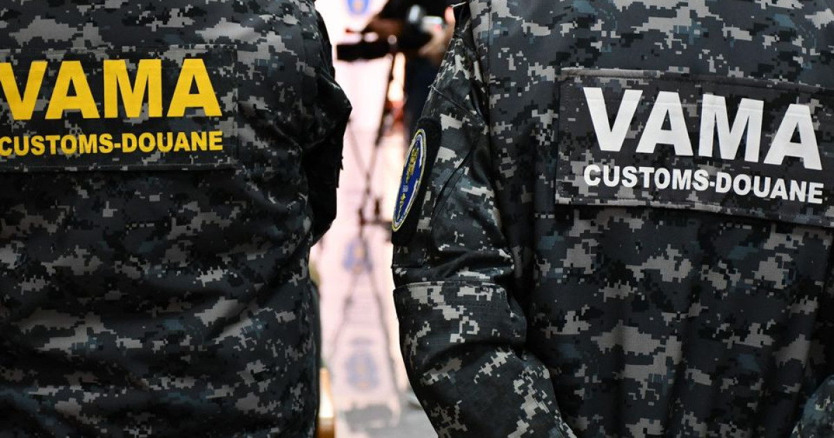 Marfă CONTRAFĂCUTĂ de 3 milioane lei, descoperită într-un camion din Turcia, în România