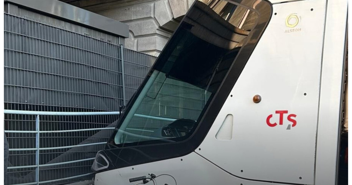 Accident la Strasbourg: Tramvai în zidul gării după ce vatmanul a leșinat, 3 răniți