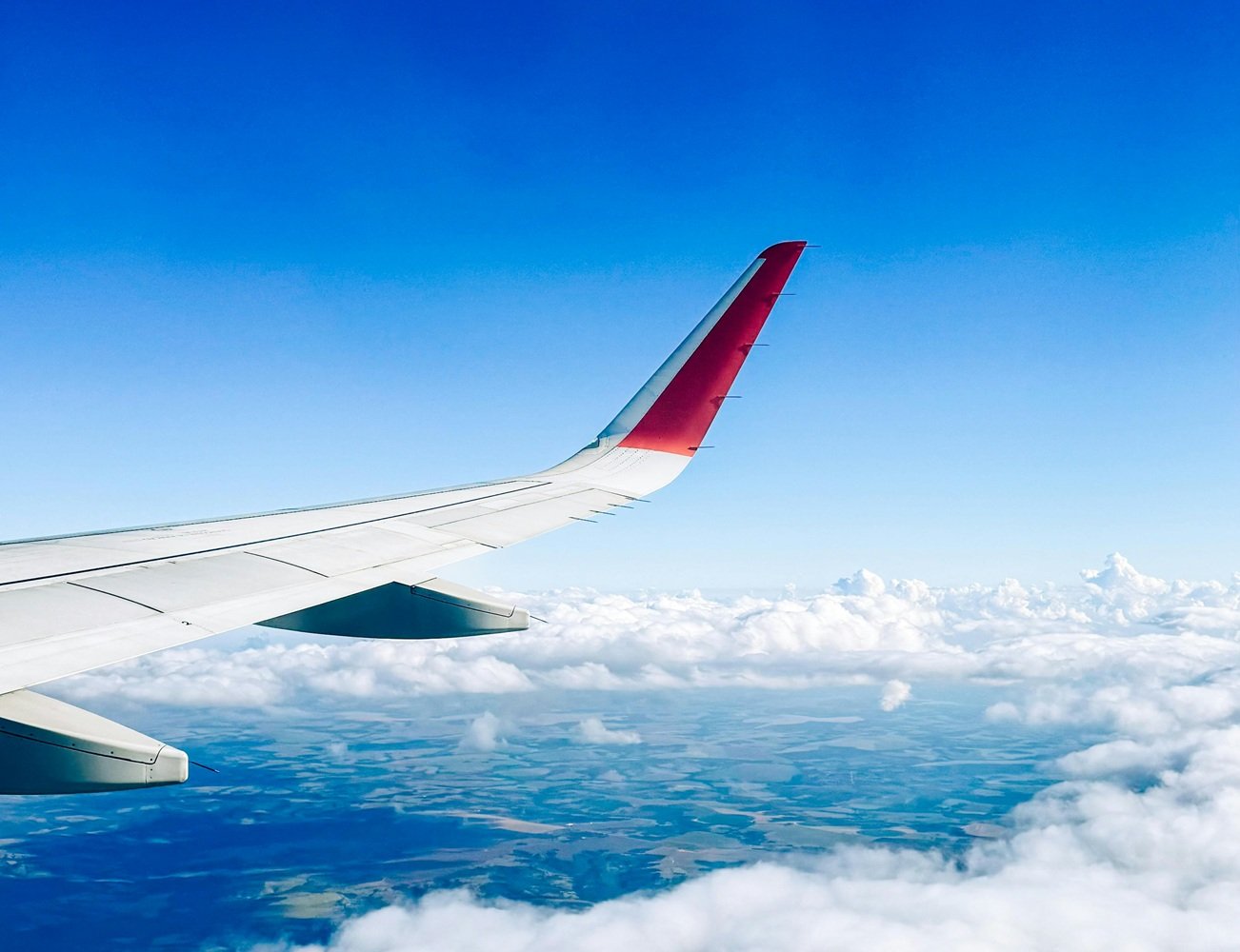 Românii zboară mai mult de Paște: numărul de rezervări a crescut spectaculos Românii călătoresc mai mult de Paște în acest an, marcând o creștere semnificativă a rezervărilor și a numărului de pasageri