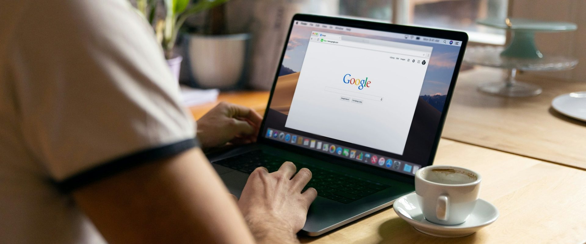 Ilegalitățile ies din viața reală și invadează online-ul: Cine plătește?