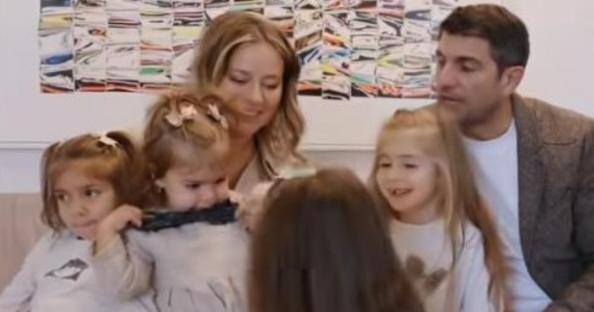 Momentul în care Laura Cosoi le-a dezvăluit celor patru fiice sexul „bebeluşului din burtică”. „Doamne, ce reacție!”