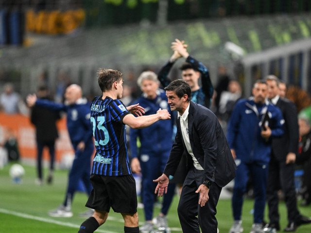 Inter – AS Roma: Spectacol și goluri în Serie A, cu Chivu pe bancă Milano a fost scena unui meci spectaculos de fotbal în Serie A, unde Inter a învins clar AS Roma, cu scorul de 5-2
