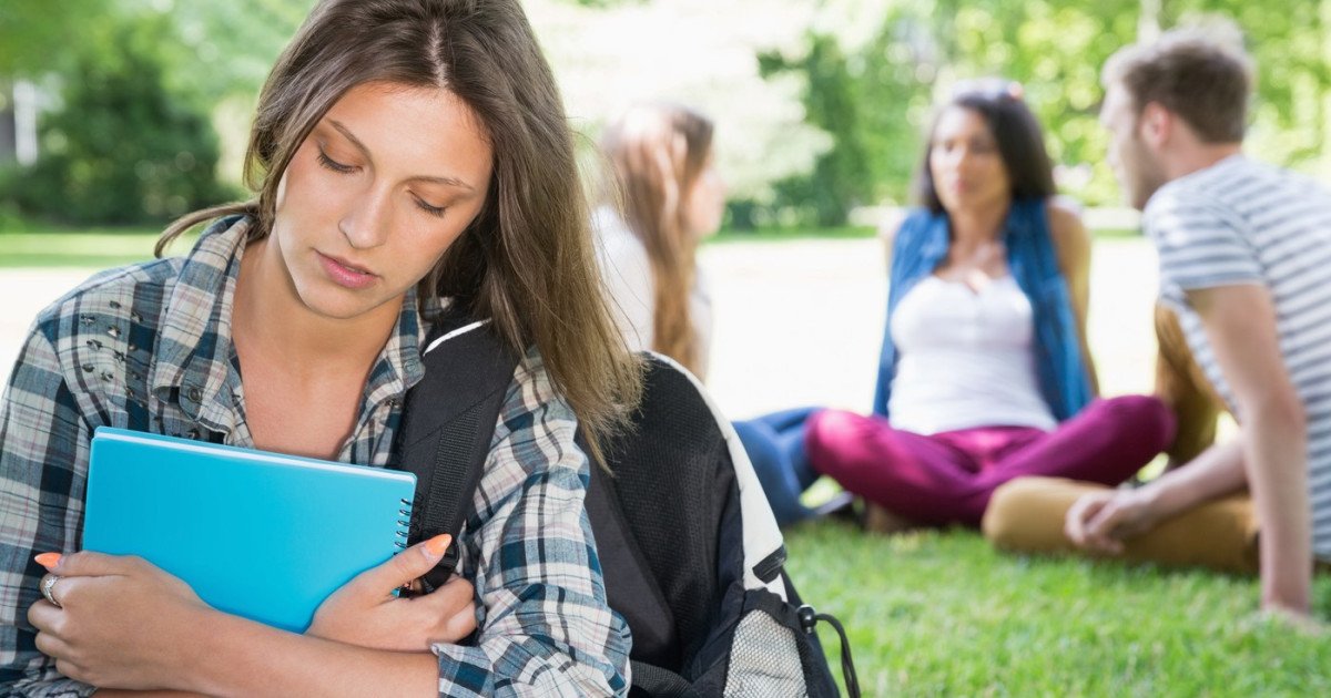 A fi singur nu înseamnă neapărat a te simți singur, iar această diferență, aparent subtilă, poate avea efecte profunde asupra sănătății noastre, arată un studiu recent