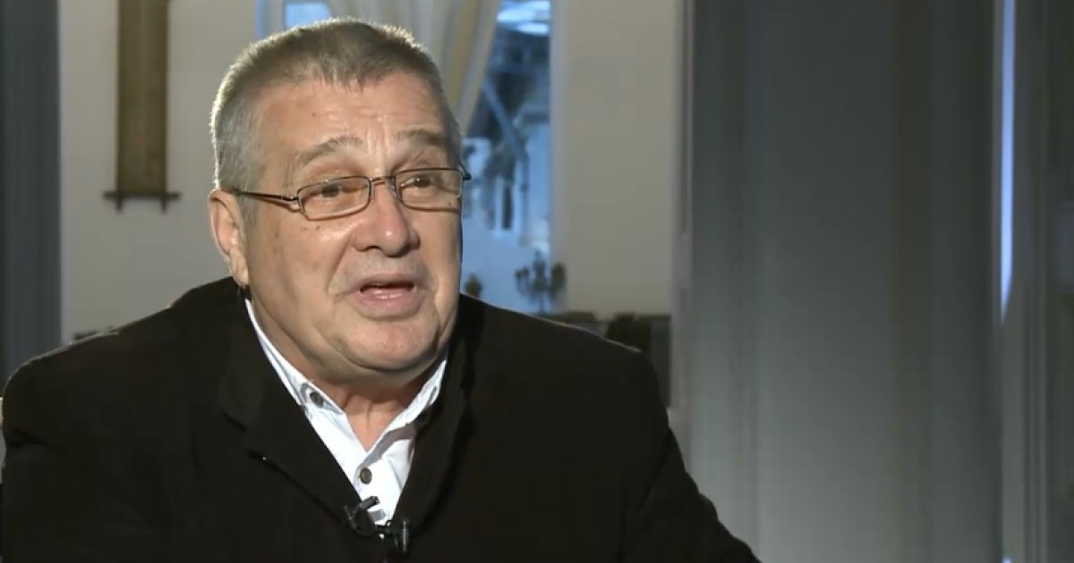 Incendiu devastator la casa poetului Mircea Dinescu din Dolj, ce pagubă e