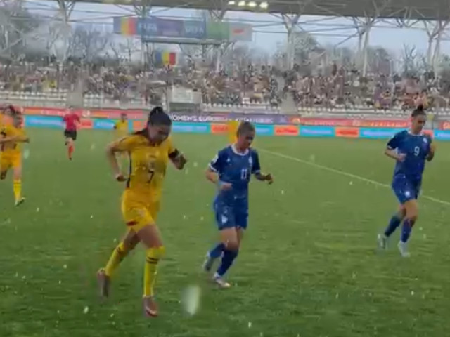 România – Cipru 1-0: Meciul, CURMAT de grindină. Jucătoarele, la adăpost!