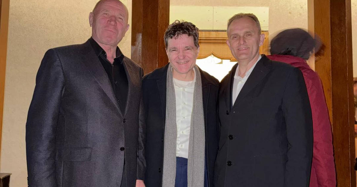 Nicușor Dan, la Cornu de Vinerea Mare: Imagine alături de primar și PSD-iști