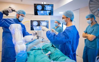 Robotul salvează o femeie: Operație spectaculoasă la Cluj, cu precizie milimetrică