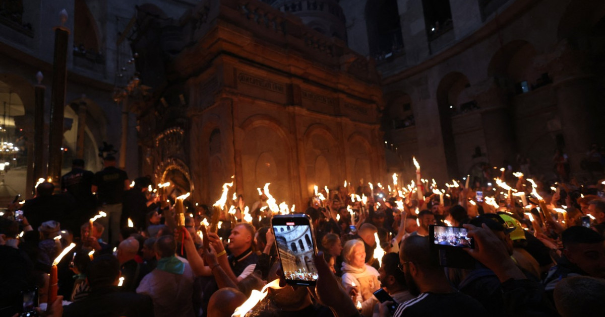 Sfânta Lumină ajunge azi în România, de la Ierusalim. Plan de rezervă, dacă apare o criză
