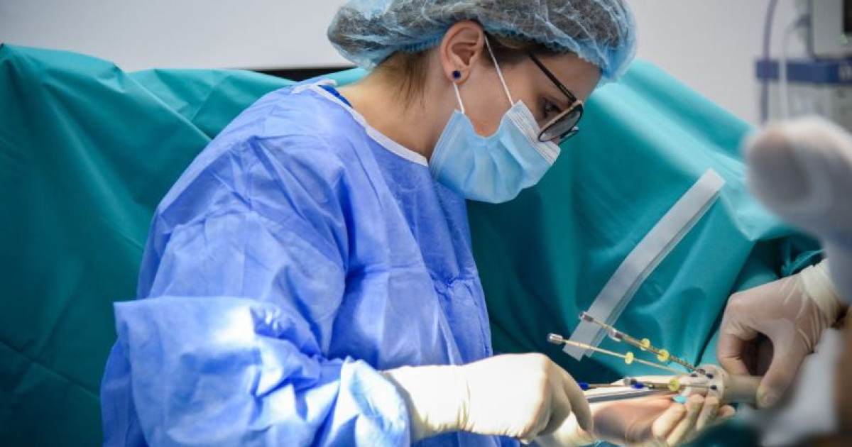 O tânără de 32 de ani, diagnosticată cu chist endometriozic după o criză severă de dureri abdominale Bucuriile vieții pot fi umbrite de probleme de sănătate, indiferent de vârstă