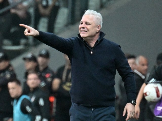 Marius Șumudică, fost antrenor al Rapidului, a criticat dur prestația echipei în urma înfrângerii suferite în fața celor de la ”U” Cluj, scor 1-2