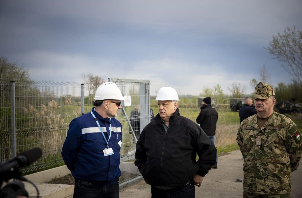 Itthon: Magyar Péter: Miniszterelnökhöz méltatlan színjátékot látunk