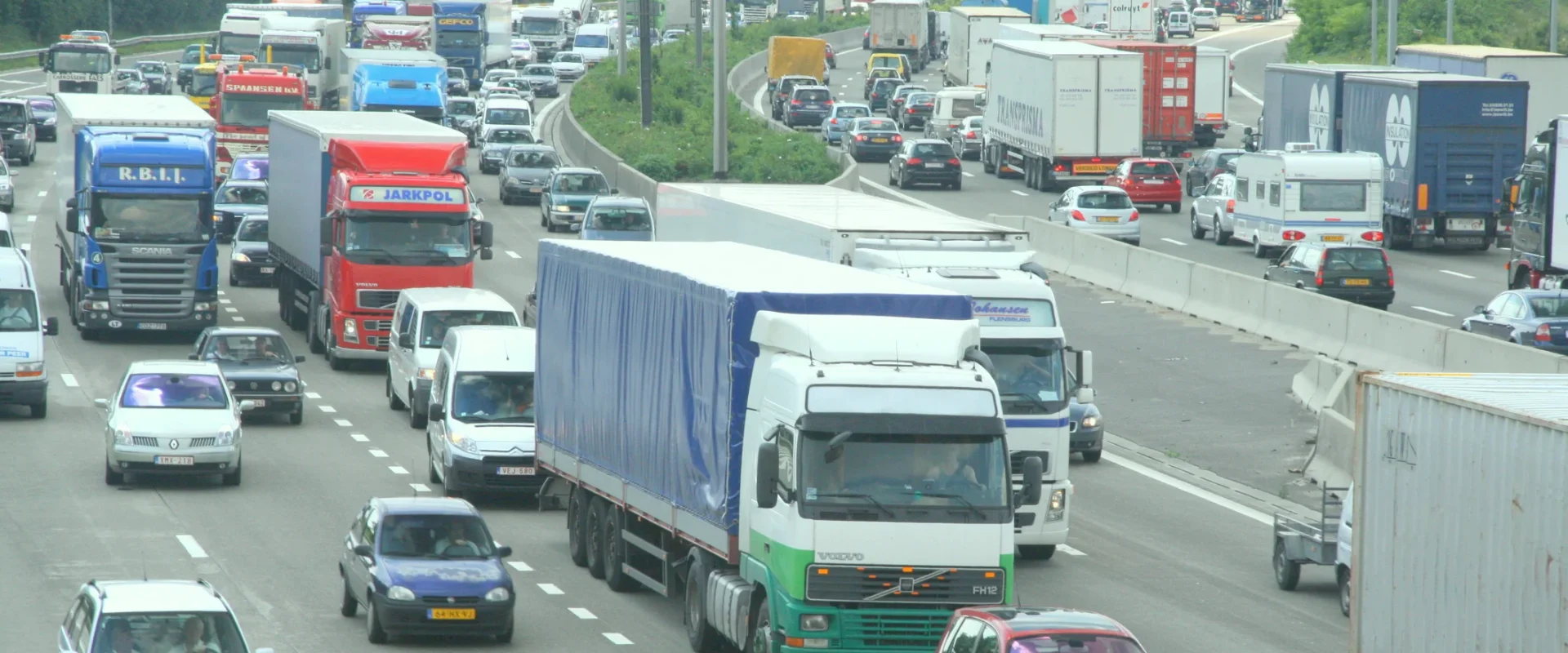 Obligatoriu pe mașinile NOUĂ: Ce schimbare majoră din 2026 și în România