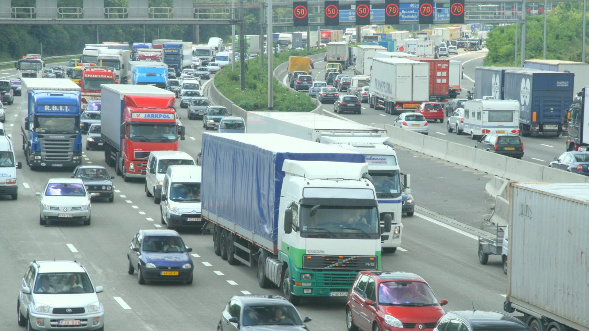 Obligatoriu pe mașinile NOUĂ: Ce schimbare majoră din 2026 și în România