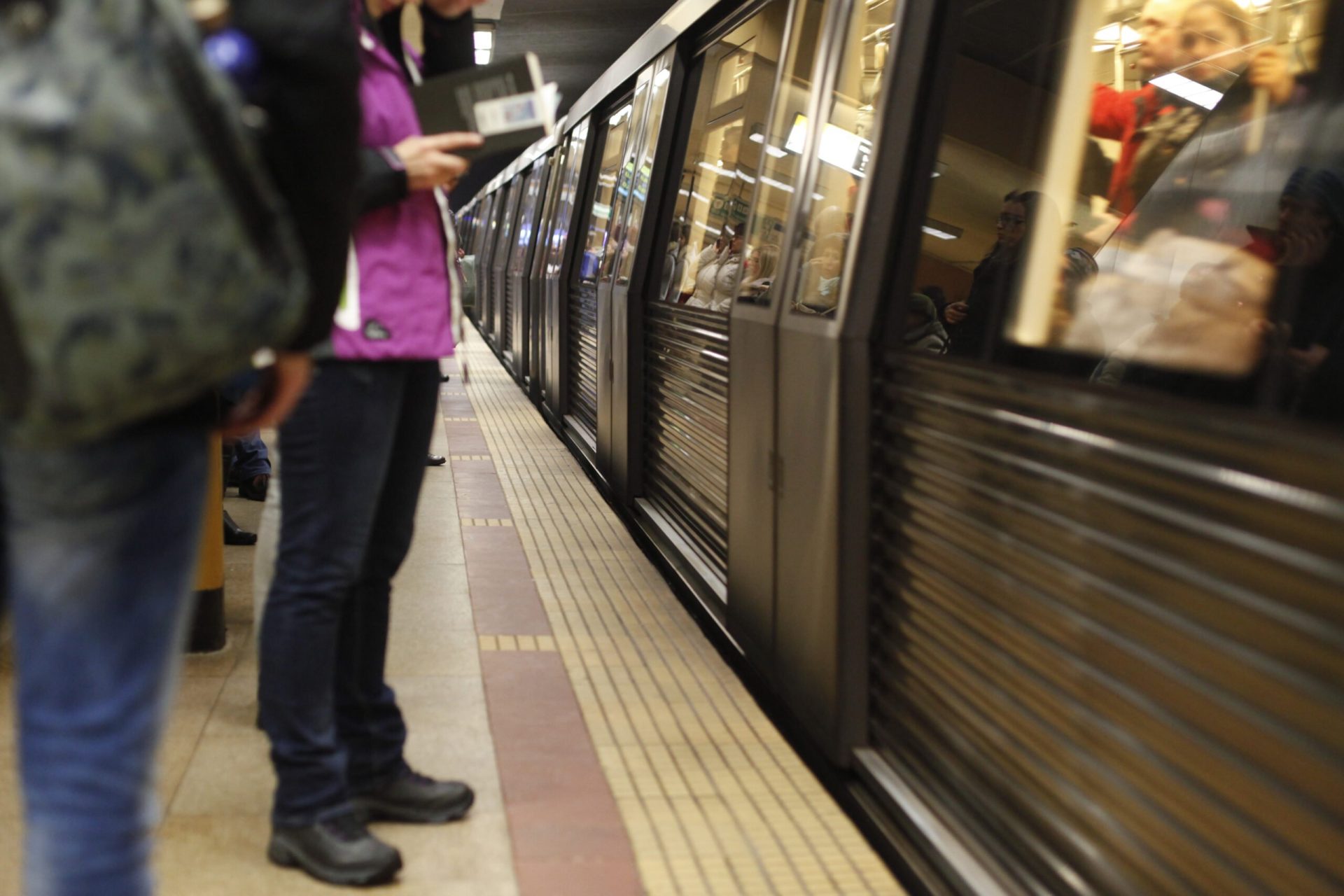 Bucureștenii vor plăti cea mai scumpă călătorie cu metroul din regiune, după o majorare de 40% O călătorie cu metroul bucureștean va costa 7 lei, o creştere de la 5 lei, după decizia luată de Consiliul de Administrație al Metrorex
