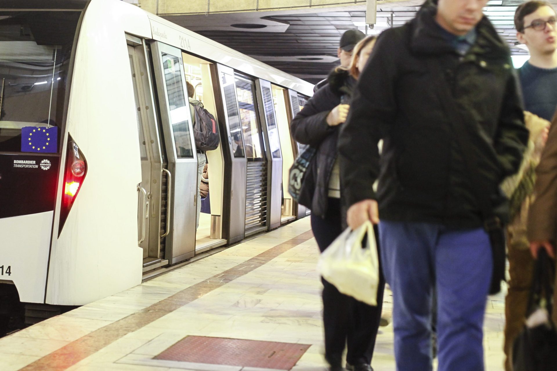 Fum dens într-un metrou pe Magistrala 2 din București: Ce s-a întâmplat?