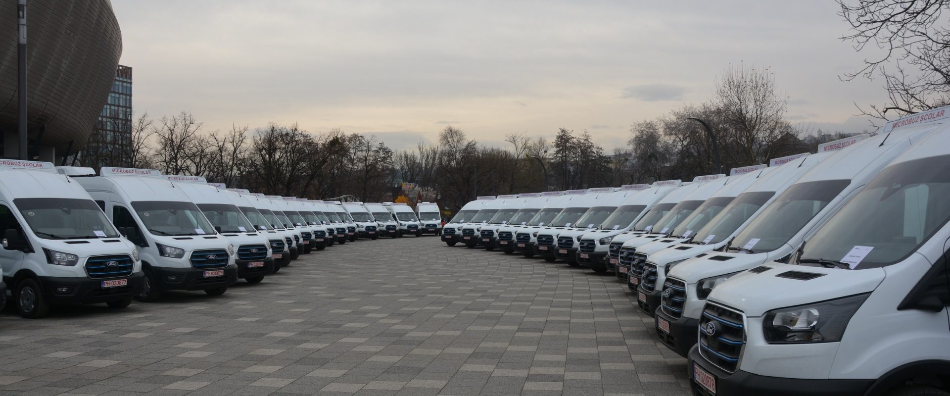 Achiziții supraevaluate la Oradea: Bolojan a plătit 218.000 euro pe microbuz! Liberalii din Argeș semnalează