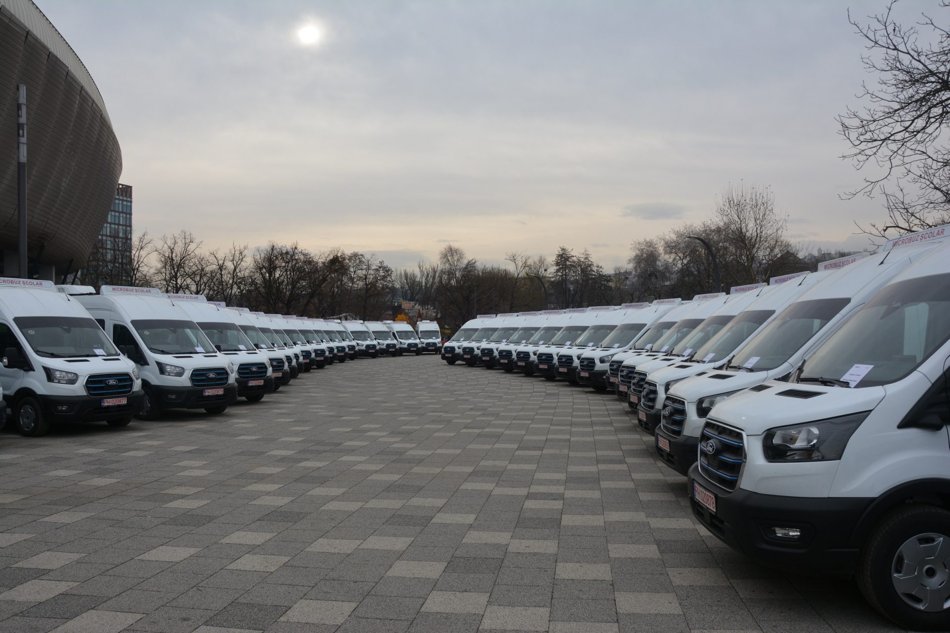 Achiziții supraevaluate la Oradea: Bolojan a plătit 218.000 euro pe microbuz! Liberalii din Argeș semnalează