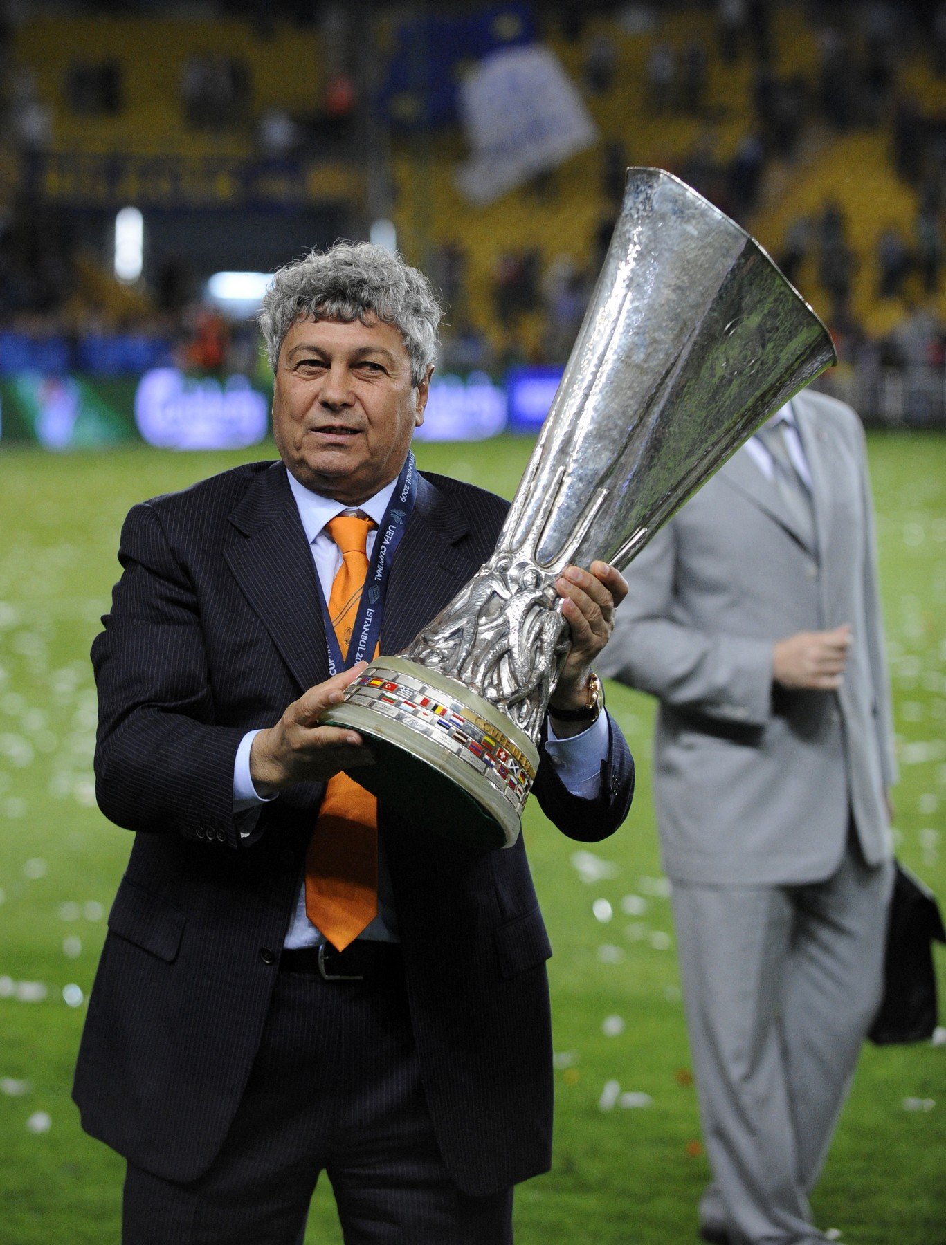 Lumea fotbalului plânge: Mircea Lucescu a plecat dintre noi În seara zilei de marți, 7 aprilie 2026, lumea sportului a primit o veste tragică: decesul legendarului antrenor Mircea Lucescu