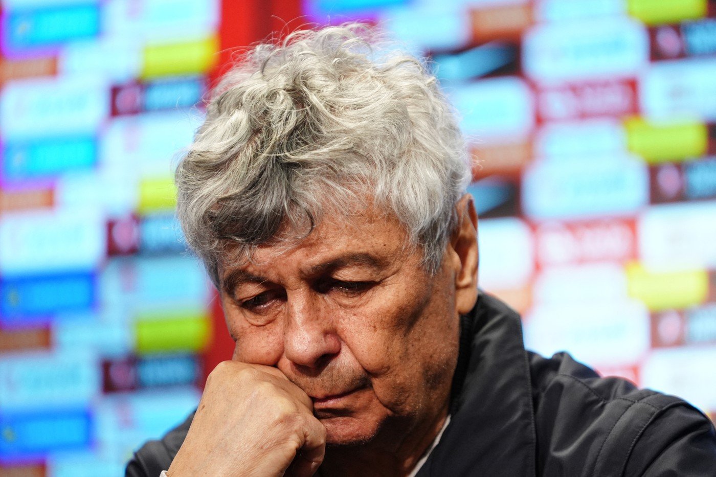 Mircea Lucescu, internat la spital după un infarct București – Mircea Lucescu, fostul selecționer al echipei naționale de fotbal a României, a suferit un infarct miocardic acut în această dimineață
