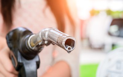 Motorina s-a ieftinit notabil la una dintre marile rețele, dar rămâne totuși mai scumpă decât la unii concurenți. Există însă și o veste bună aici