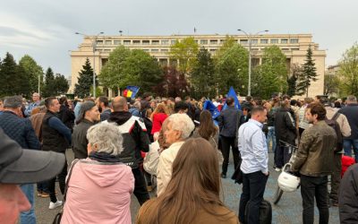 Miting uriaș în Piața Victoriei: Românii, alături de premierul Ilie Bolojan