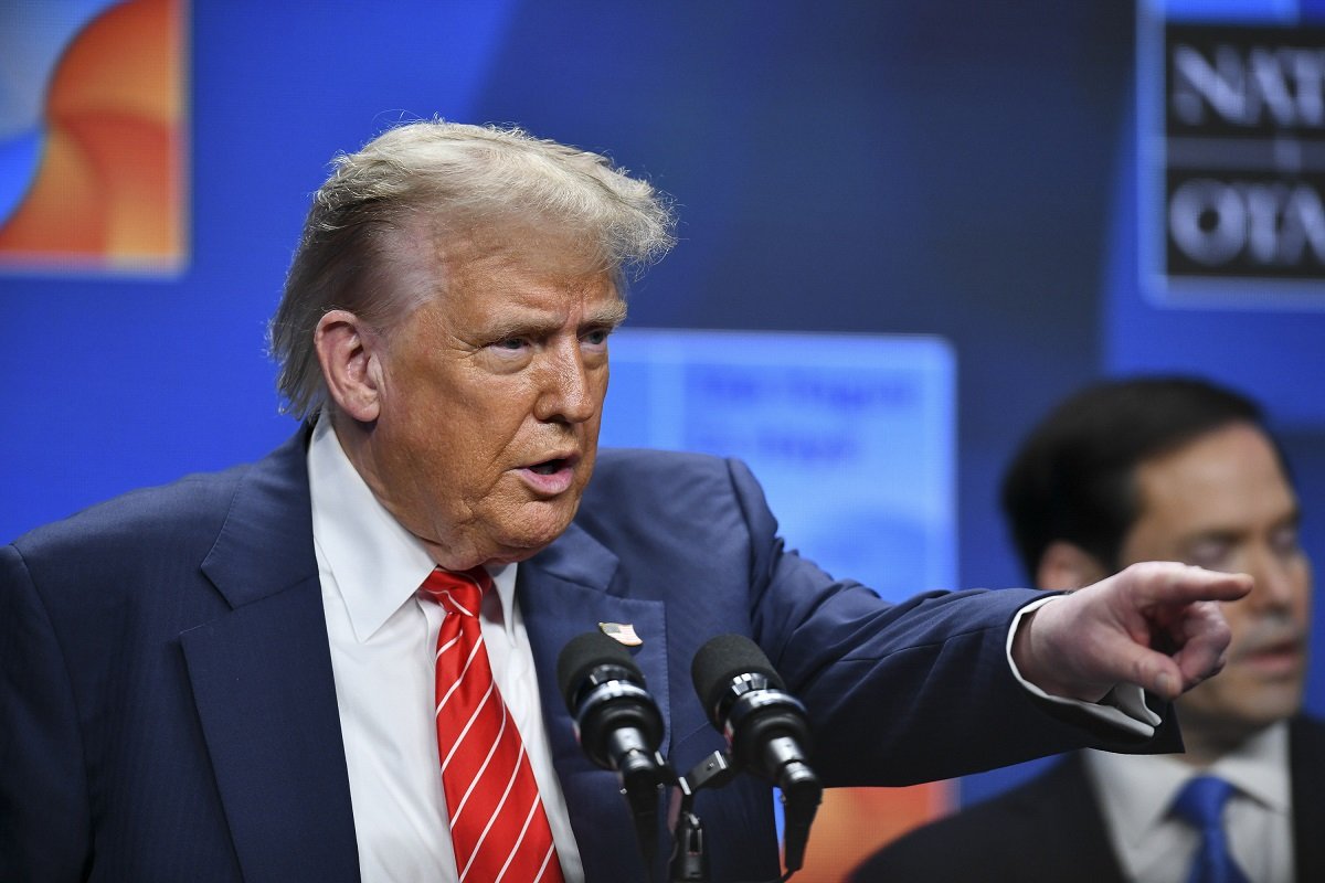 Trump, conferință explozivă despre Iran cu generali