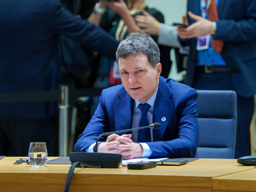 Nicuşor Dan, felicitări pentru Peter Magyar după victoria din Ungaria