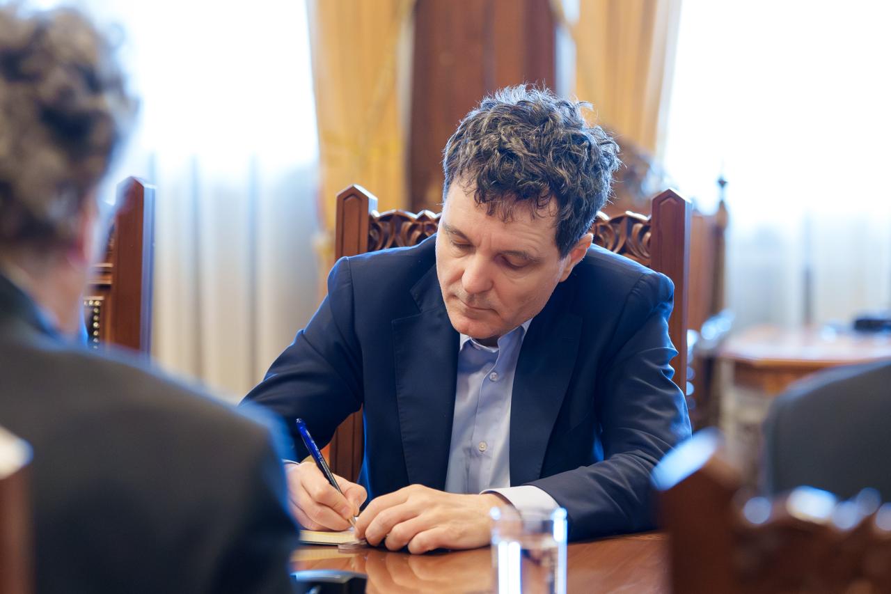 Ministrul Justiției, Radu Marinescu, a trimis propunerile pentru șefia marilor parchete către Președintele Nicușor Dan, la Palatul Cotroceni, marți, marcând un pas crucial în desemnarea noilor conducători ai instituțiilor