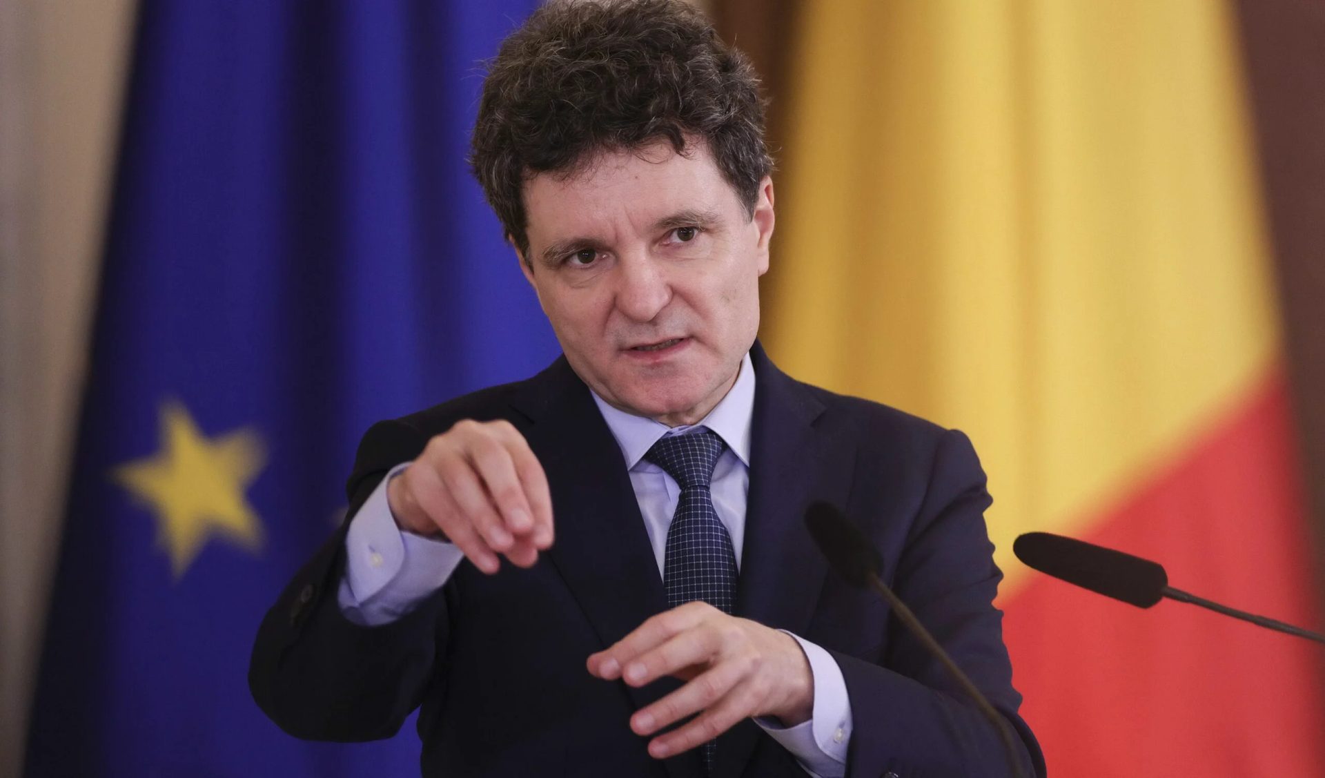 EXCLUSIV: Nicușor Dan, prins în hora politică. Ce manevre pregătește primarul Capitalei?