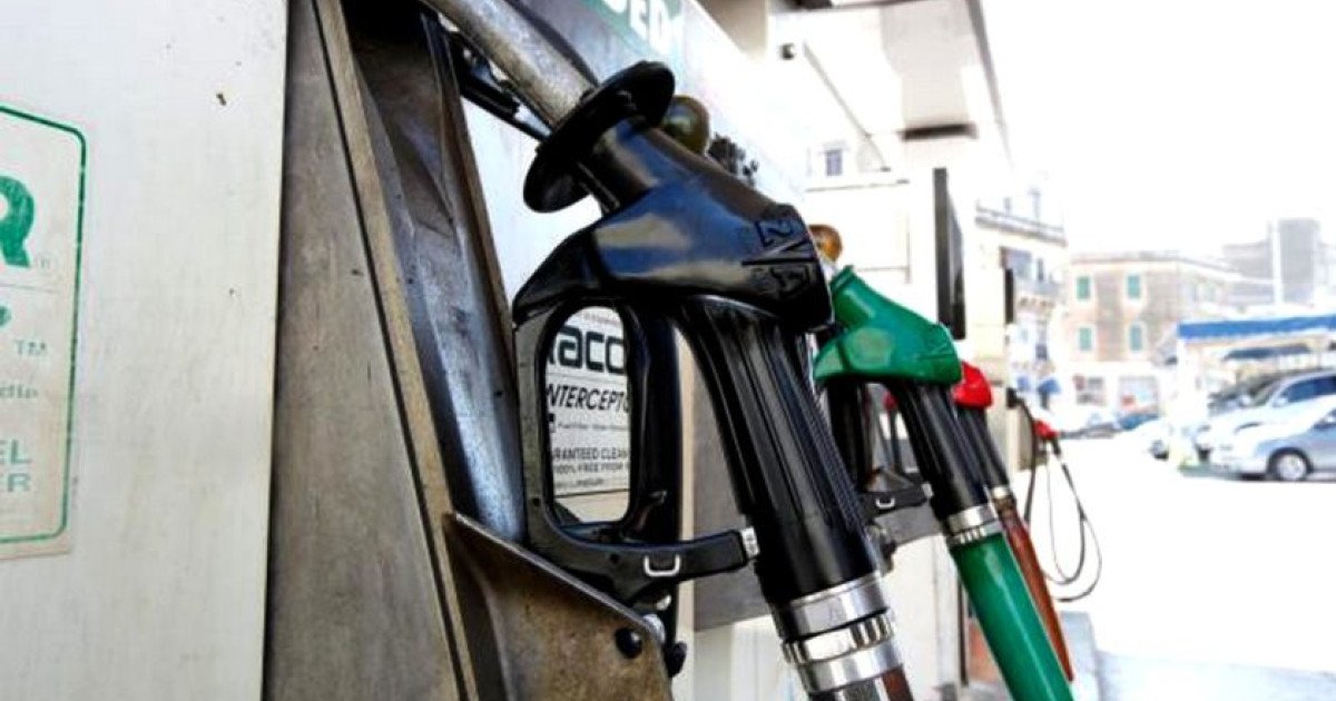 Guvernul adoptă măsuri urgente pentru a reduce prețul la pompă al carburanților, după ce scumpirile au generat nemulțumiri în rândul șoferilor și au alimentat presiunile inflaționiste