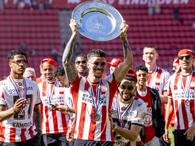 Olandezii îl pun la zid pe Dennis Man după triumful cu PSV