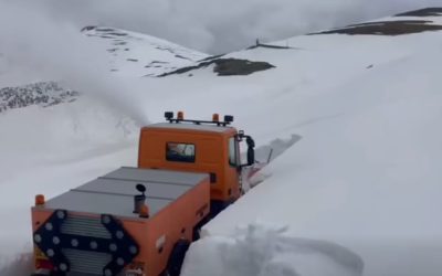 Zăpadă uriașă pe Transalpina: Drumul rămâne închis